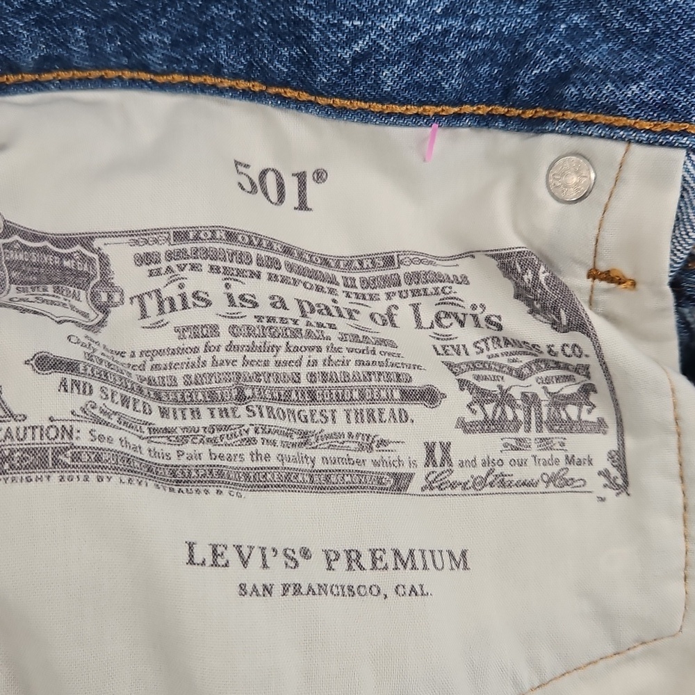 Levi’s 501 Altered Denim Shorts Women’s Size 31 | NWT | Vintage Cut-Off Style - Picture 2 of 11
